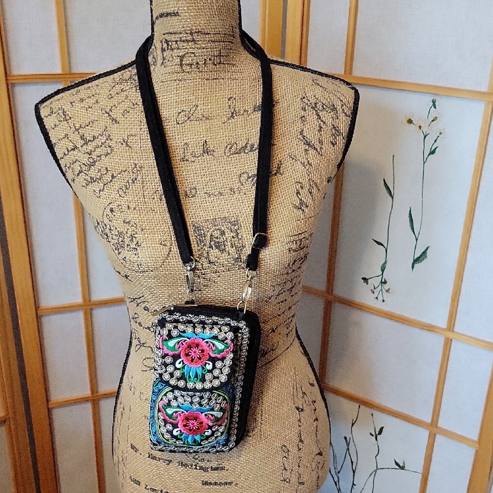 🌸 Floral 🌸Embroidered Crossbody Bag